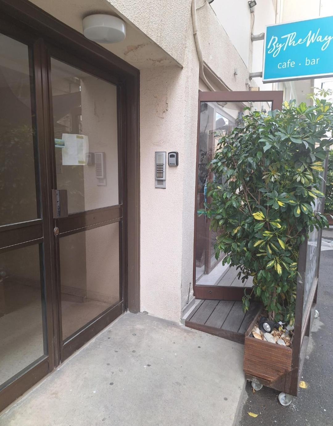 By The Way Apartment Larnaca Luaran gambar
